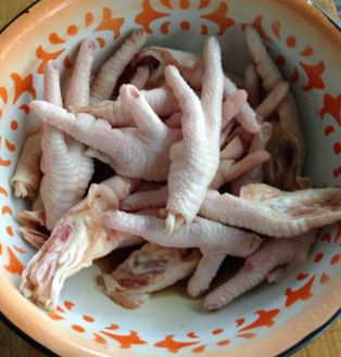 超市鸡爪为什么卖这么贵,超市为什么有卖不完的鸡爪