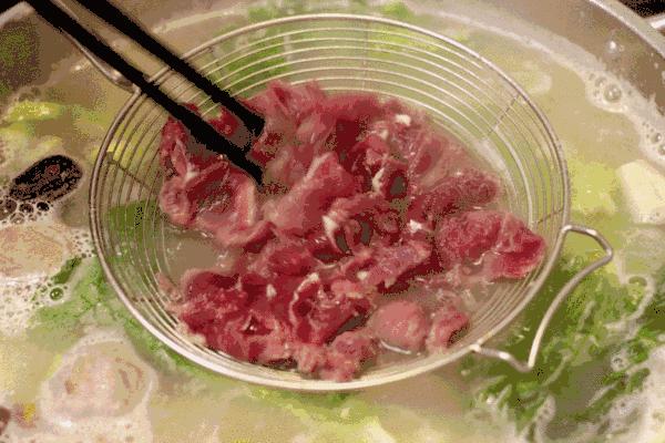 一天卖200个兔头,一天卖出1000只鸡