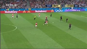 c罗与贝尔配合进球,17-18赛季梅西数据