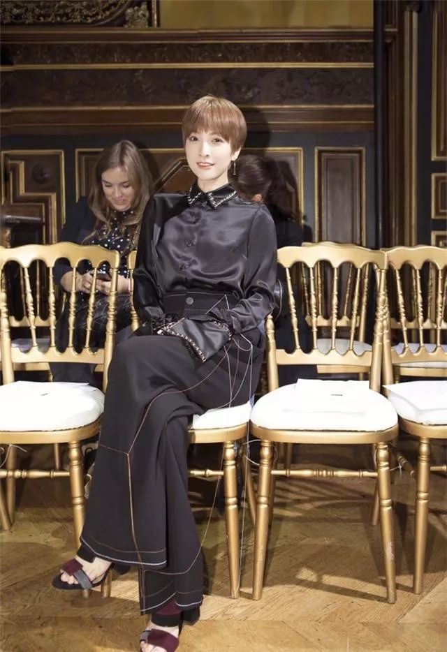 适合圆脸的发型女生必看,圆脸流行的发型推荐