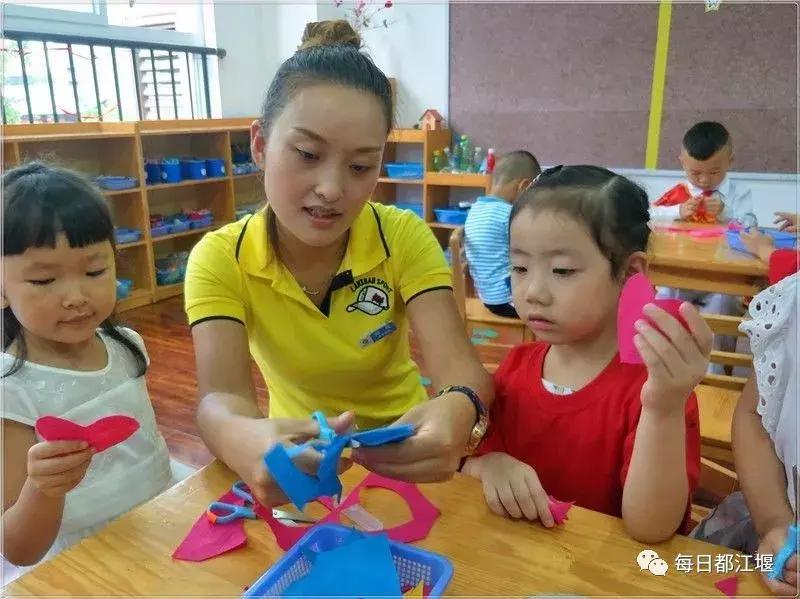 九月,我们开学啦!把天府故事读给世界听……