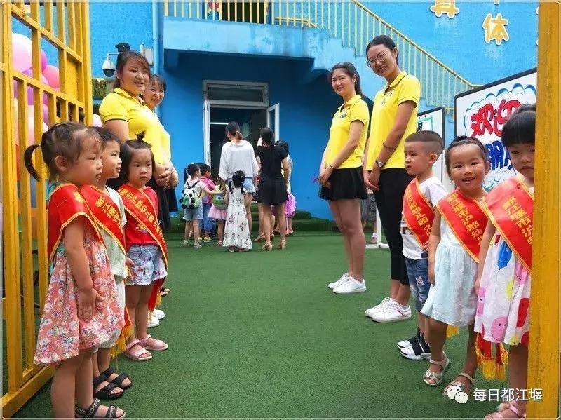 九月,我们开学啦!把天府故事读给世界听……