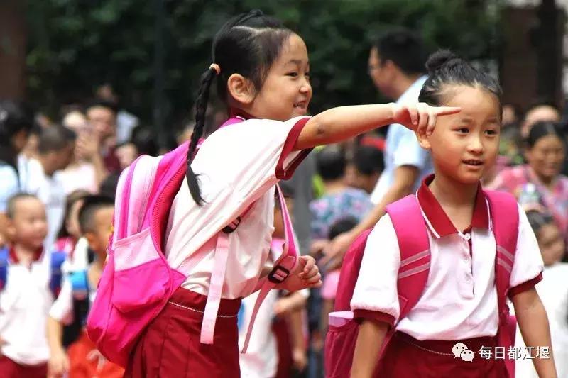 九月,我们开学啦!把天府故事读给世界听……