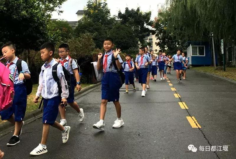 九月,我们开学啦!把天府故事读给世界听……