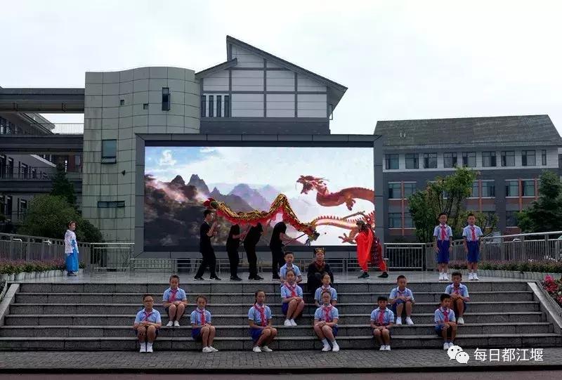 九月,我们开学啦!把天府故事读给世界听……