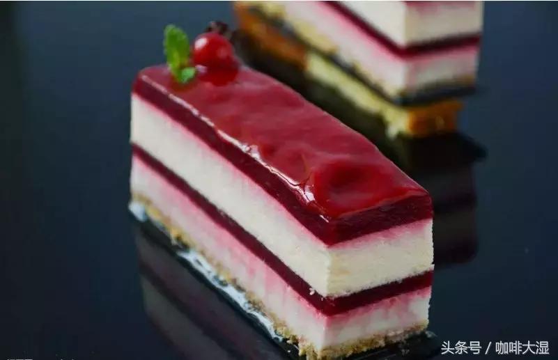 慕斯蛋糕怎样做的松软好看,制作慕斯蛋糕都需要什么