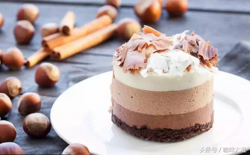 慕斯蛋糕怎样做的松软好看,制作慕斯蛋糕都需要什么