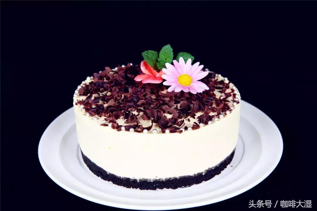 慕斯蛋糕怎样做的松软好看,制作慕斯蛋糕都需要什么