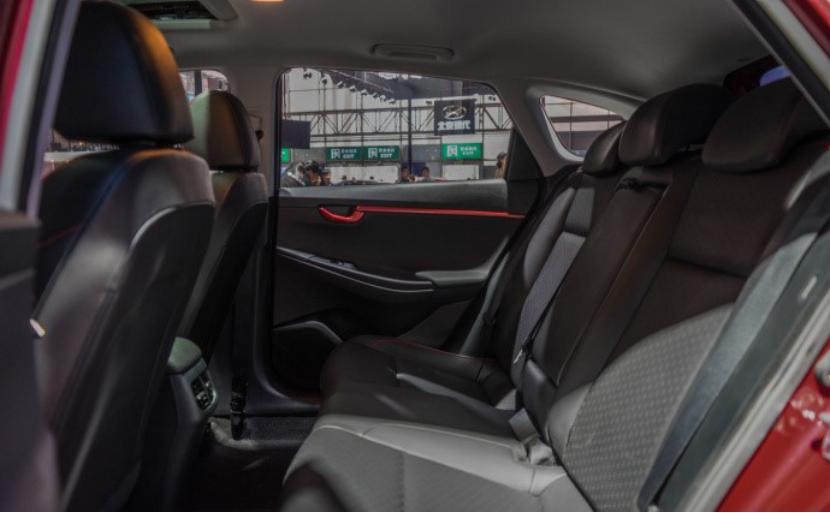 逸行旅行版配置,空间大外观好看