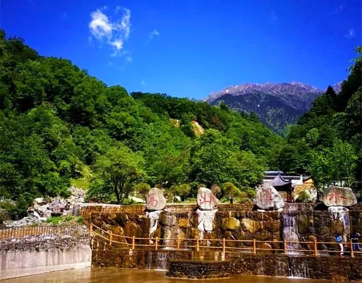 乐山是世界文化旅游名城,乐山最为代表的景点有哪些