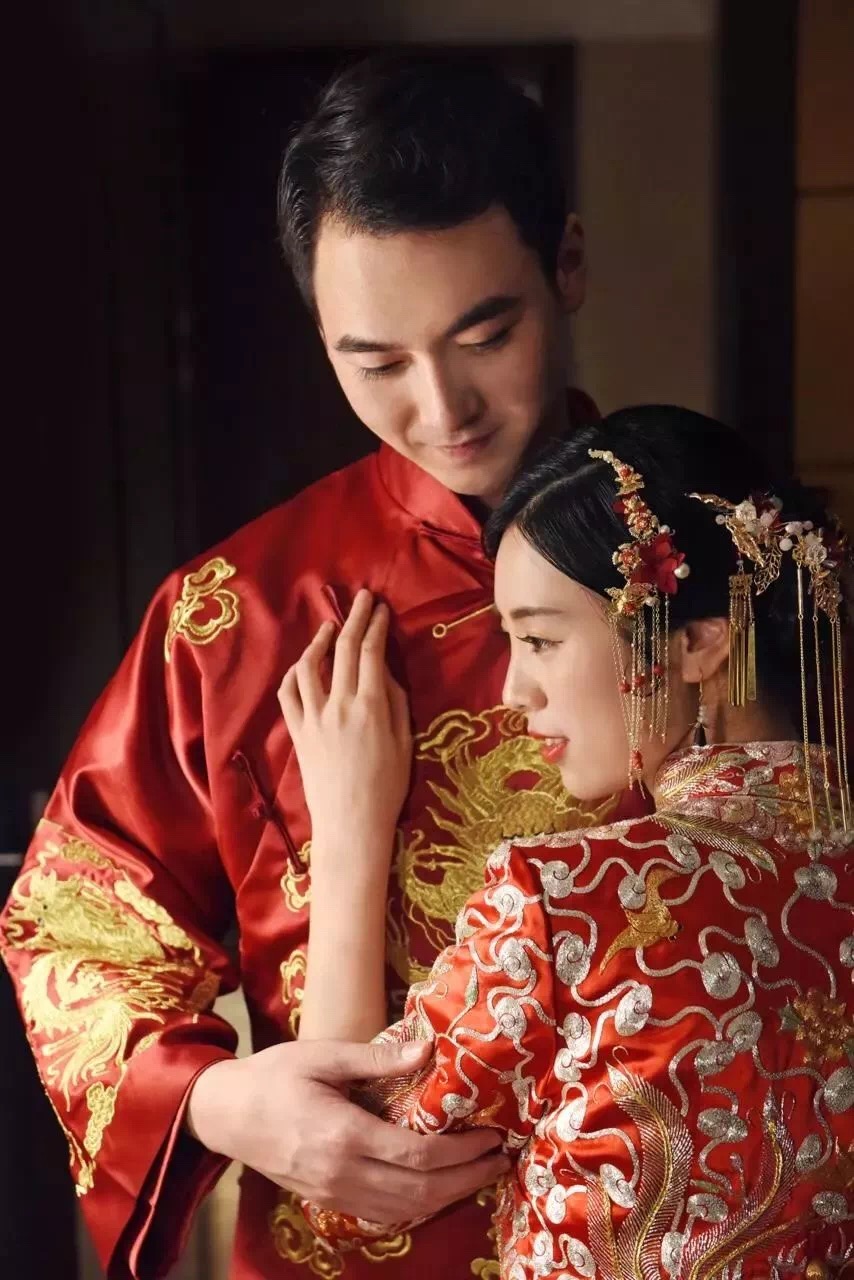 龙凤褂和秀禾服有什么区别,龙凤褂和秀禾服区别在哪