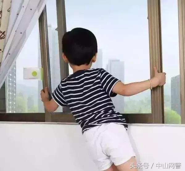 痛心11岁男孩从25楼坠落不幸身亡,古镇小孩被砸死