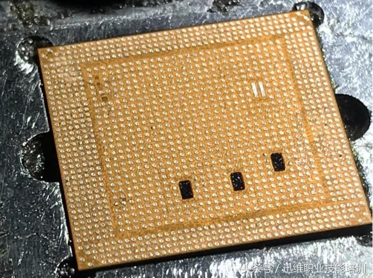 为报废的iPhone7换主板，CPU基带硬盘全拆，这手工让你大饱眼福