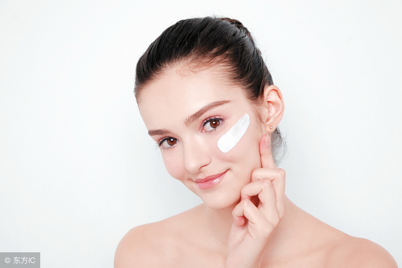 用凡士林和维生素e10分钟美白淡斑,维生素c和维生素e哪个淡斑效果好