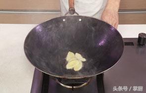 月子餐猪肝炒菜椒,产后为什么要吃麻油猪肝