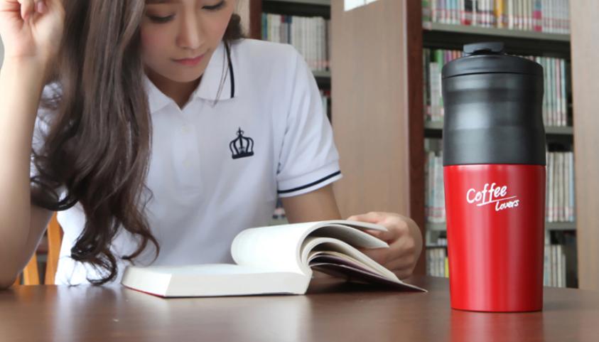 便携咖啡机做咖啡,直接放咖啡豆的咖啡机