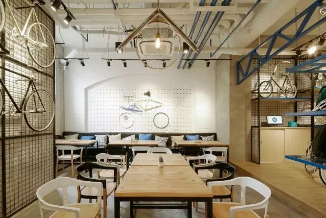 消失多年的永久牌自行车开了家咖啡馆，复古风格勾起无数网友情怀