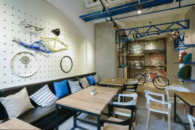 消失多年的永久牌自行车开了家咖啡馆，复古风格勾起无数网友情怀