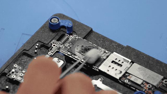 苹果8不开机主板有问题,iphone8p开不了机换主板