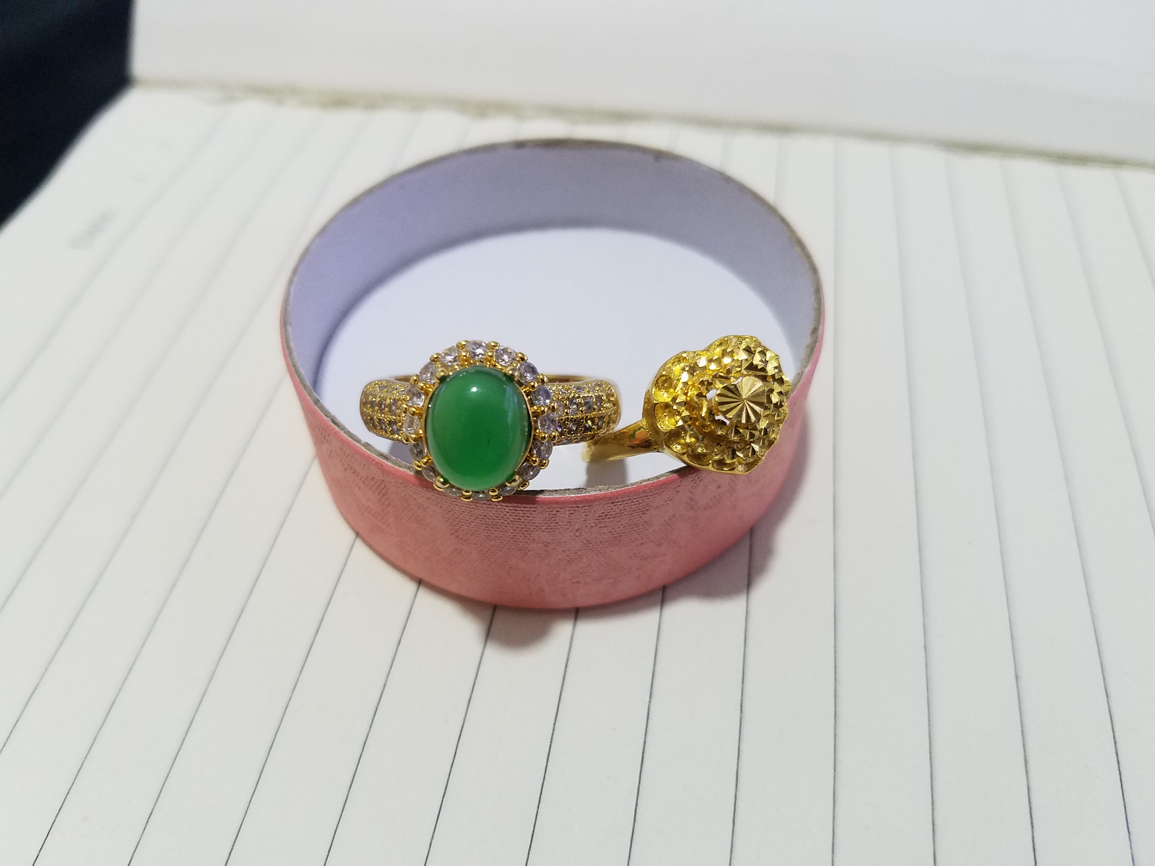 真假戒指钻石的区别图片,真假翡翠戒指对比