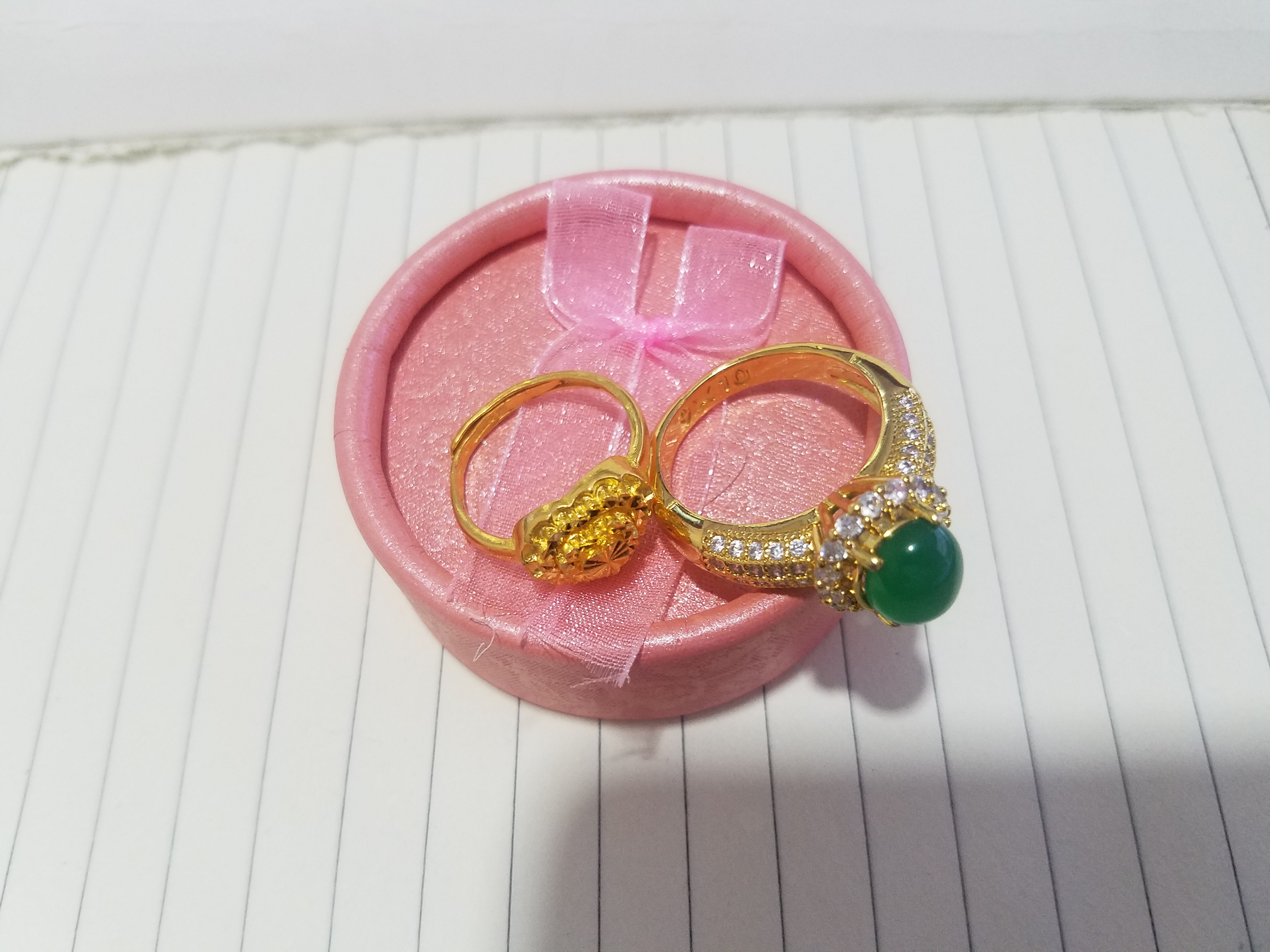 真假戒指钻石的区别图片,真假翡翠戒指对比