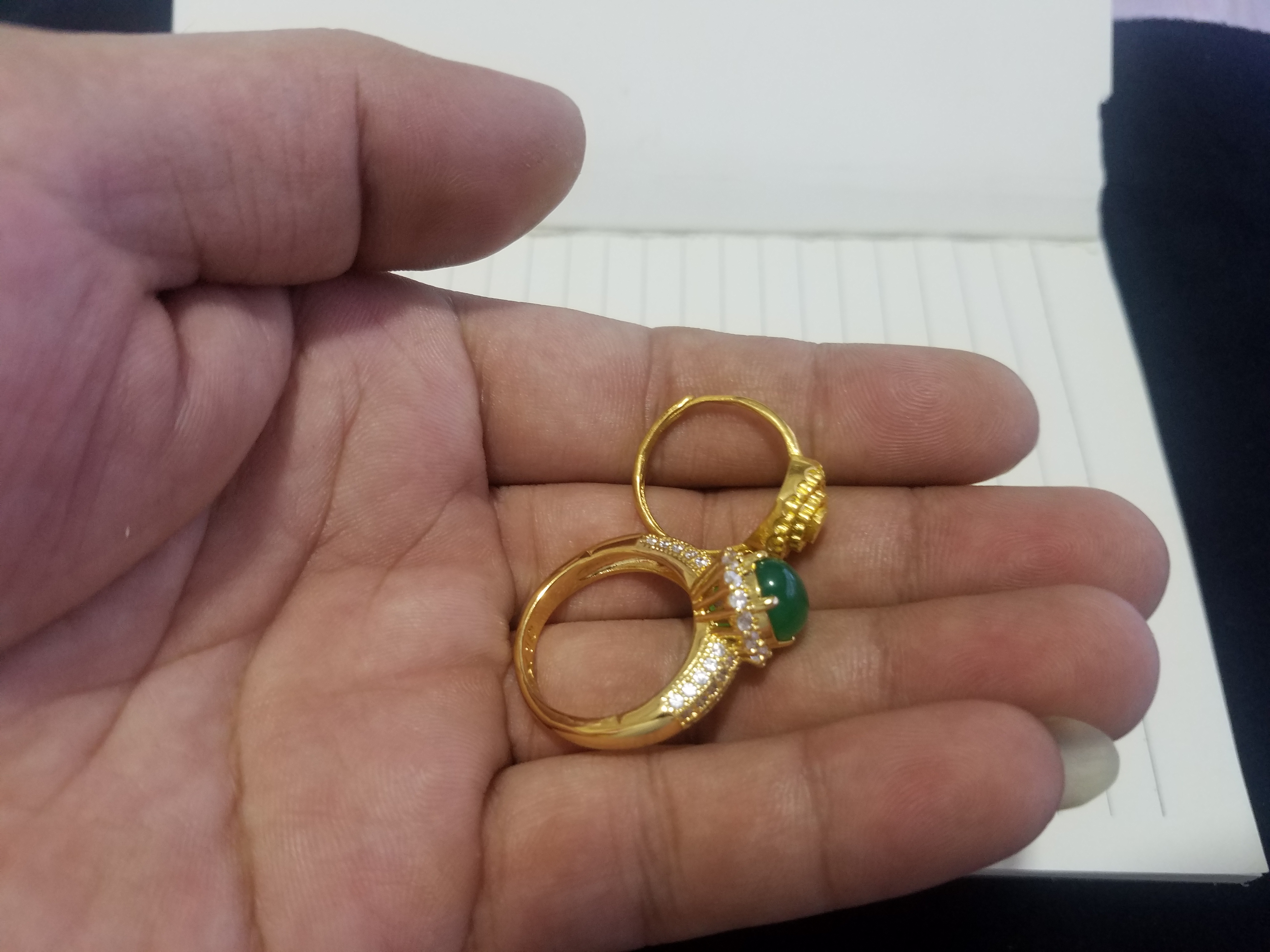 真假戒指钻石的区别图片,真假翡翠戒指对比