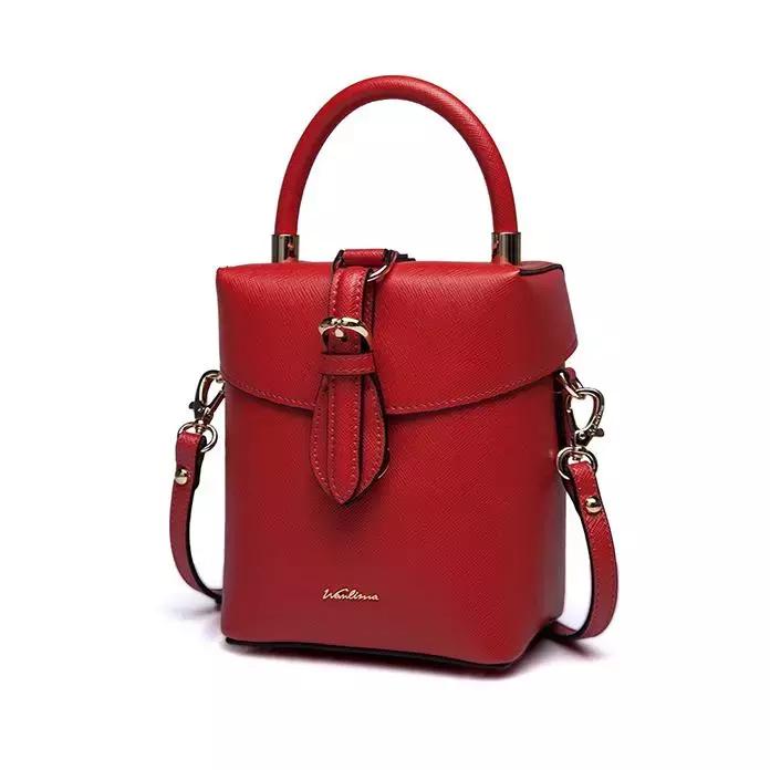 拿包包的礼仪,出门必不可少包包