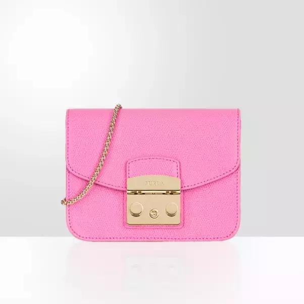 拿包包的礼仪,出门必不可少包包