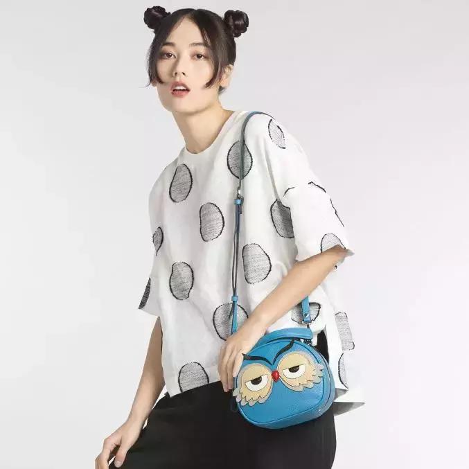 拿包包的礼仪,出门必不可少包包