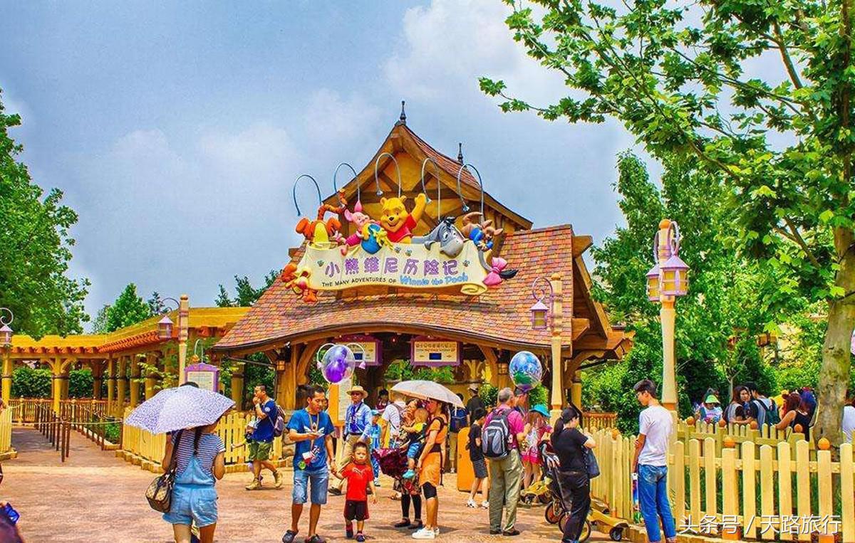 真是人傻钱多，一个包子35块一瓶矿泉水10元，那么多人争抢着去！