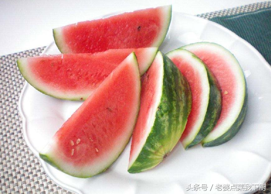 4人到KTV应聘水果师，一人切了一个西瓜，经理当场撵走第4个！