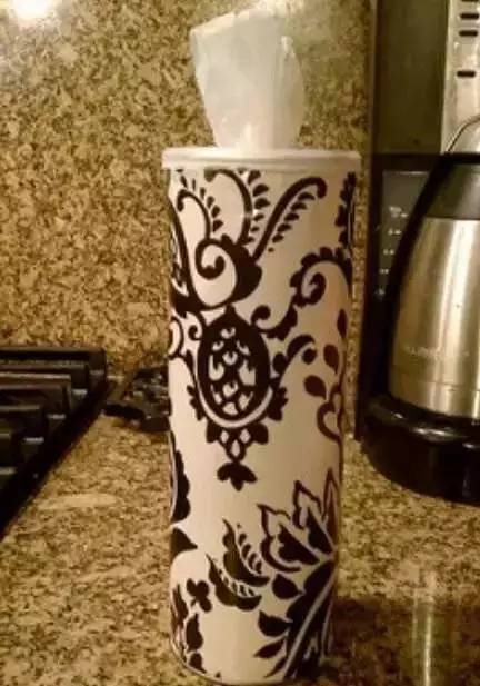 吃完薯片剩下的桶别扔,吃完的薯片筒先别扔