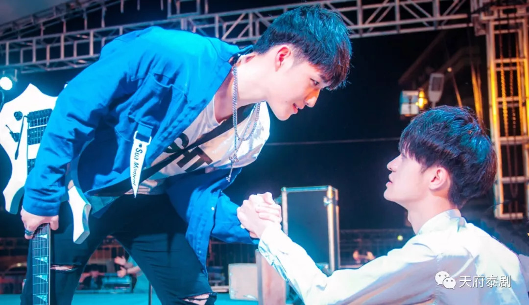 被网友称为《上瘾2》，《仅剩一口的青春》这部热播剧要代表“国耽”征战泰国啦！