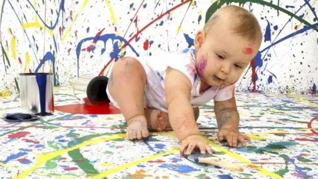 小孩子在拿铅笔在墙上画画怎么办,小孩在墙壁画画怎么办