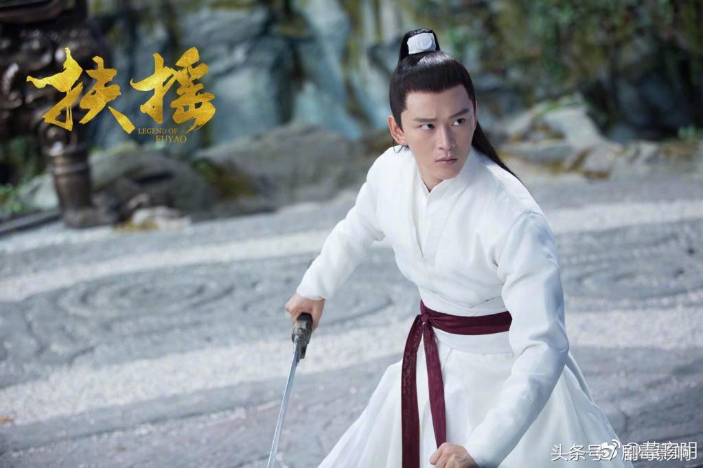 岩男郎出身曾被公司雪藏,与霍建华2度合作出演《如懿》圈粉无数