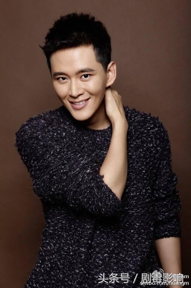 岩男郎出身曾被公司雪藏,与霍建华2度合作出演《如懿》圈粉无数