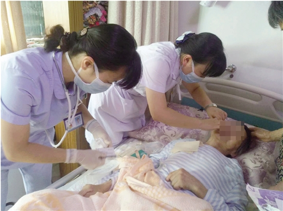 家里病人需要换胃管怎么办,中风后鼻饲多久能好