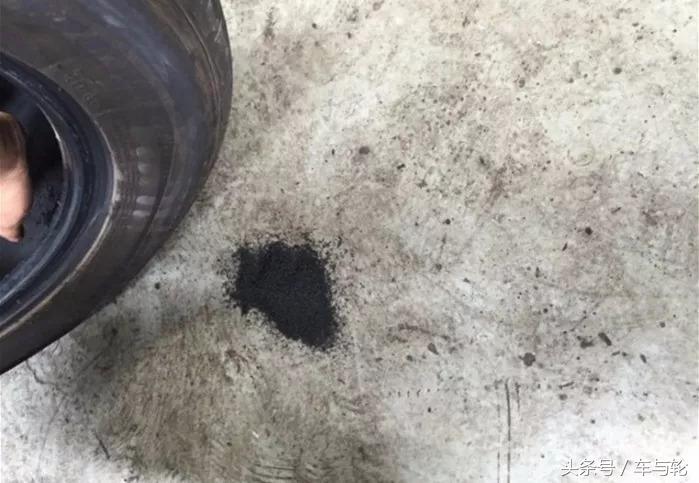 轮胎内有沙子影响安全吗,轮胎里面黑色粉末