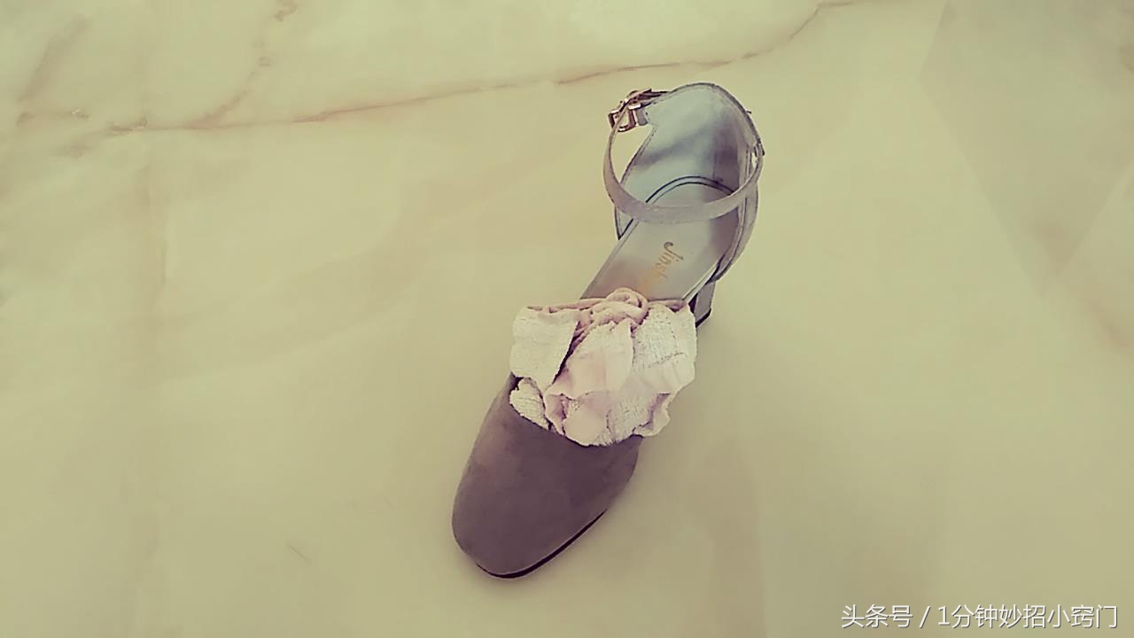 新鞋子穿上去挤脚？教你一招，一晚就让鞋子变大，学会了受用一生