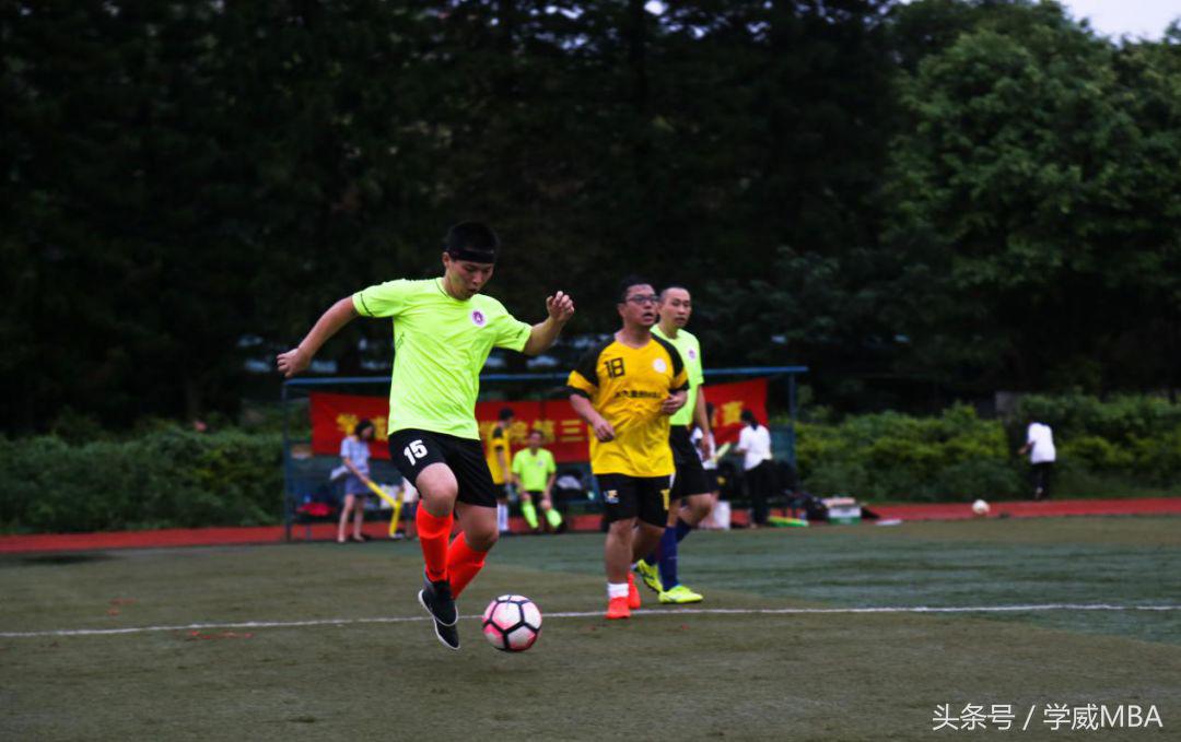 增进友谊,体验快乐——学威国际商学院第三届足球友谊赛进行时