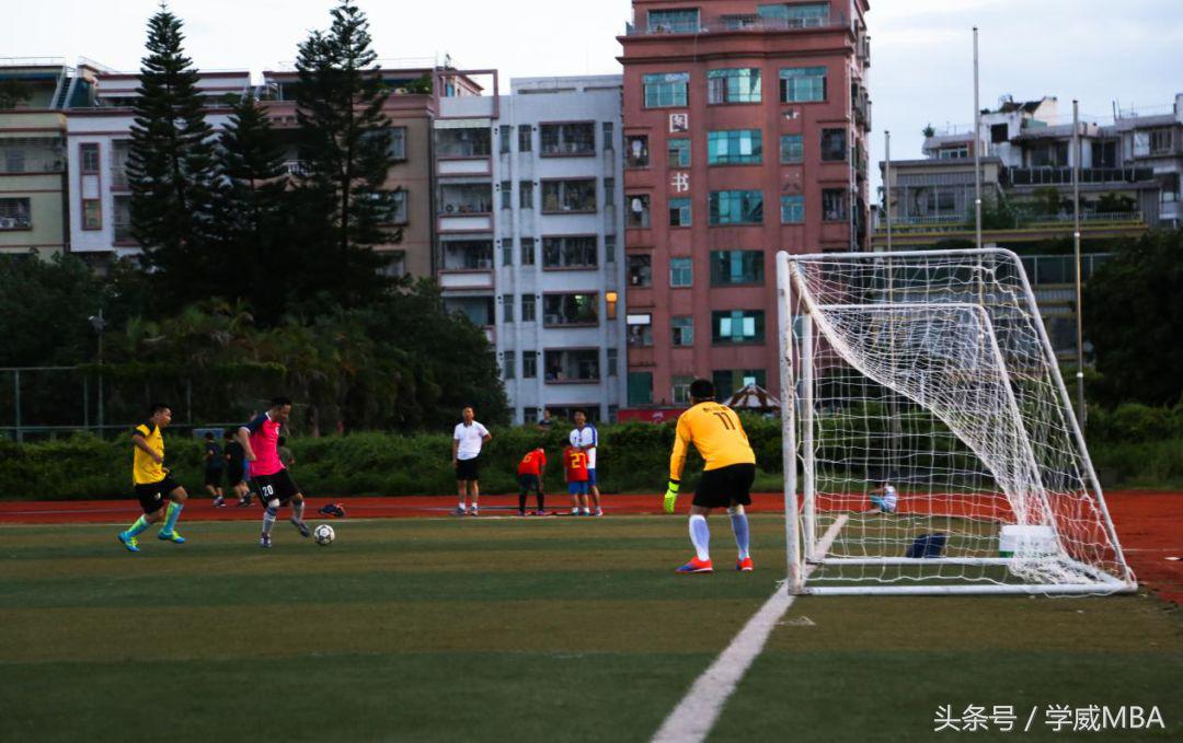 增进友谊,体验快乐——学威国际商学院第三届足球友谊赛进行时