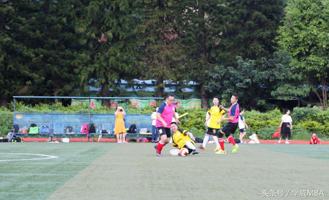 增进友谊,体验快乐——学威国际商学院第三届足球友谊赛进行时