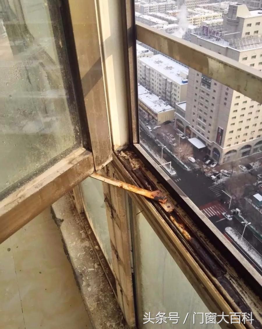 经典铝包木窗价格表,最新款铝包木门窗