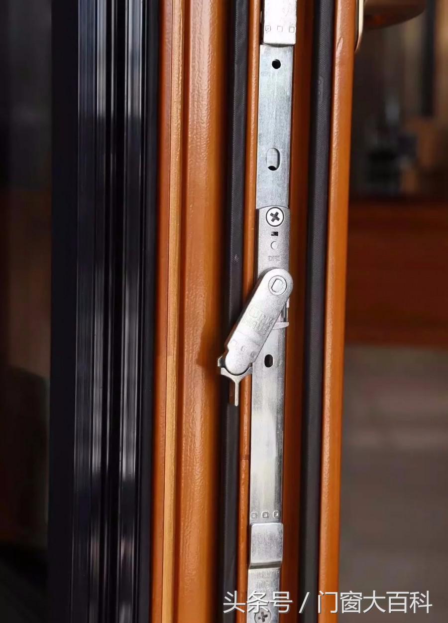 经典铝包木窗价格表,最新款铝包木门窗