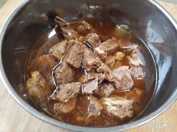 为啥炖出来的牛肉柴的很,牛肉怎么炖才软烂不发柴的关键