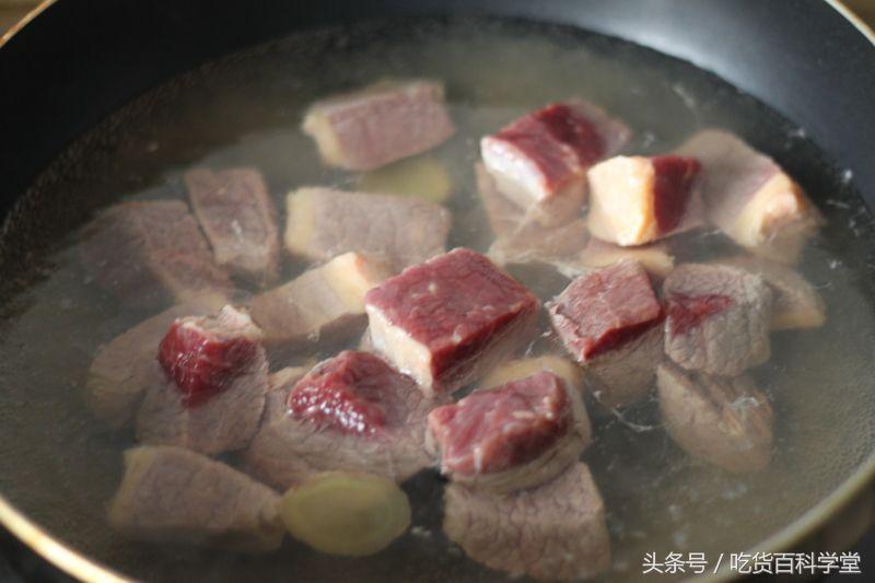 为啥炖出来的牛肉柴的很,牛肉怎么炖才软烂不发柴的关键