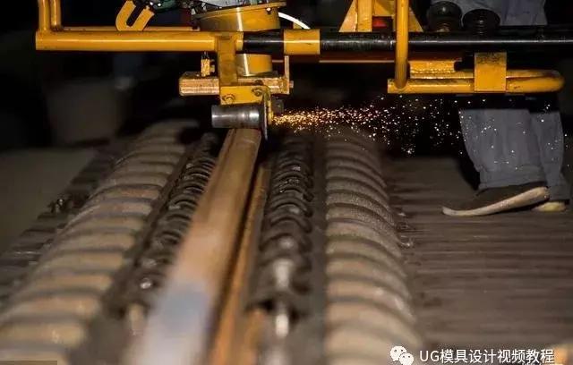 汽车冲压模具开裂原因,汽车部件冲压模具