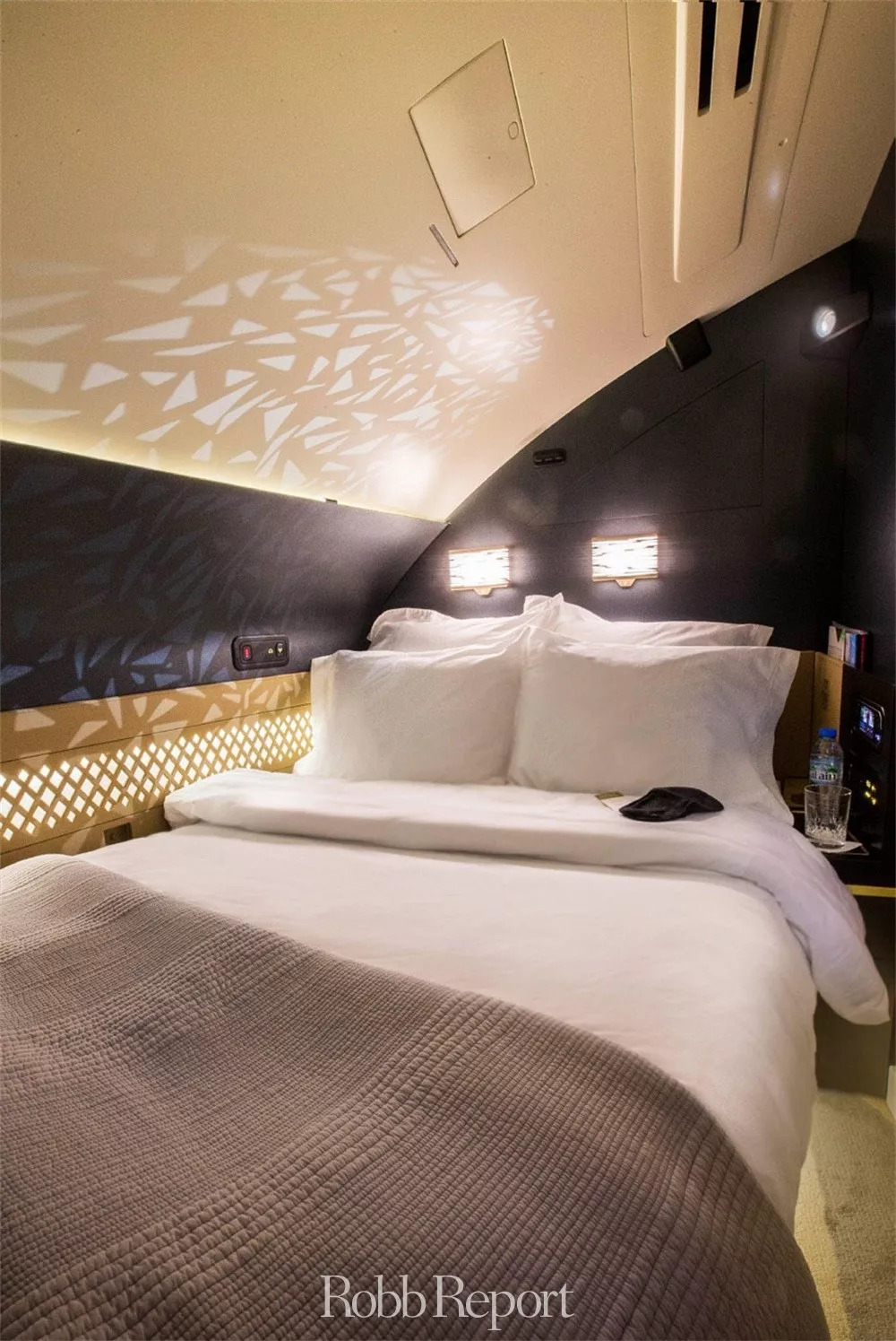 成都看世界主题酒店,东方甄选看世界酒店