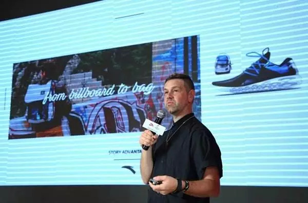 为什么众多品牌都退店了,中国的安踏如何成为世界的安踏