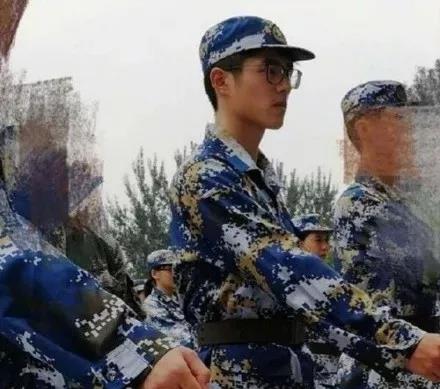 晒黑的刘昊然,刘昊然晒黑的样子